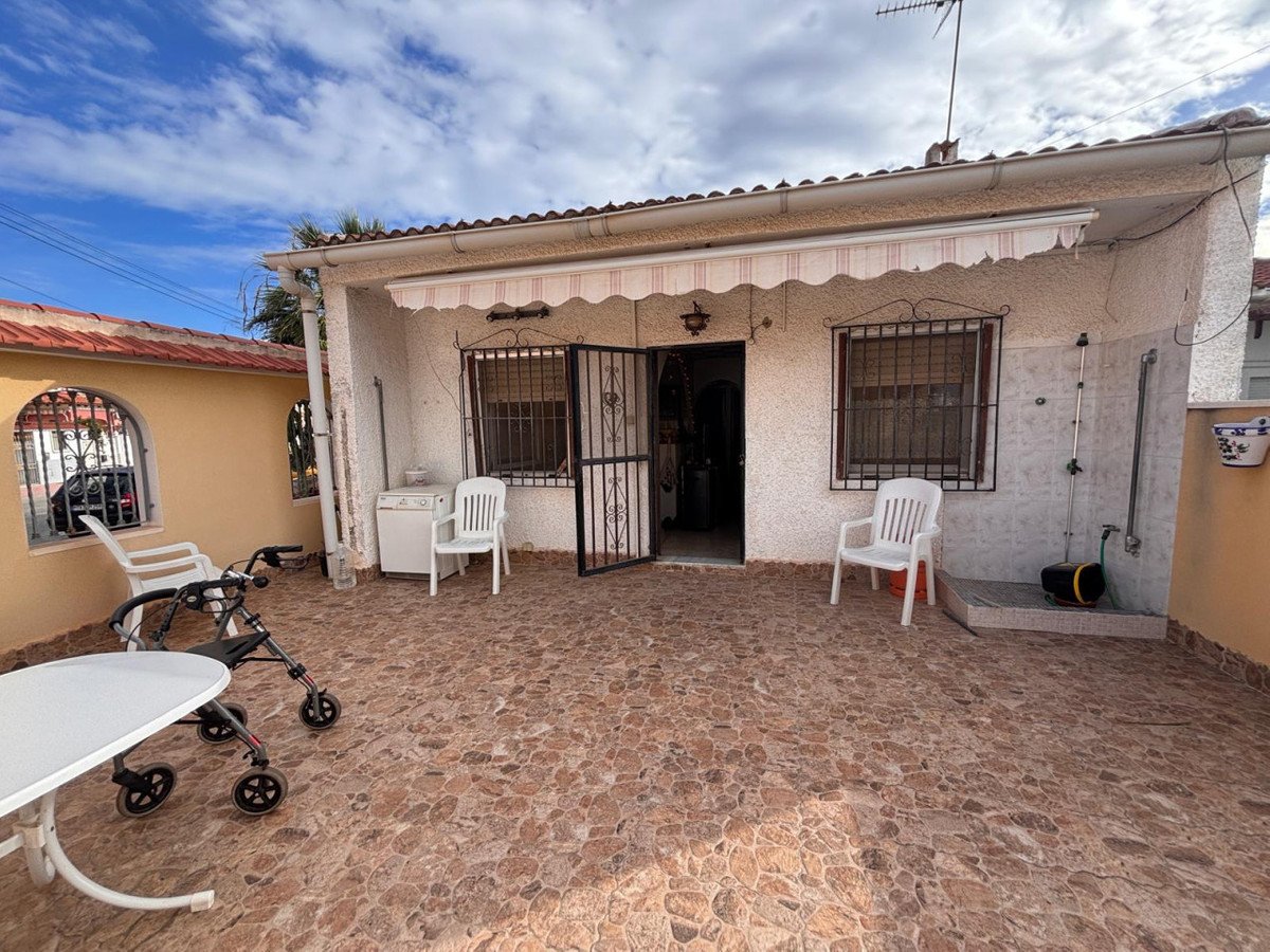 2 Bed Detached Villa in Torrevieja in Torrevieja — Terraced House