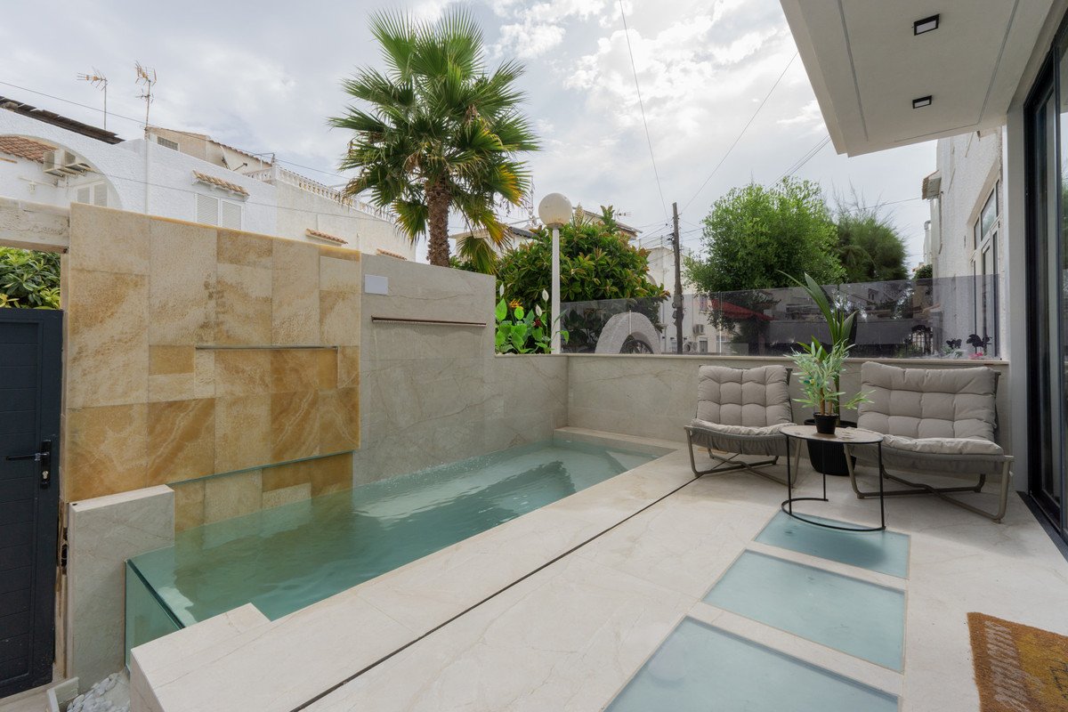 3 Bed Detached Villa in Torrevieja in Torrevieja, Detached Villa