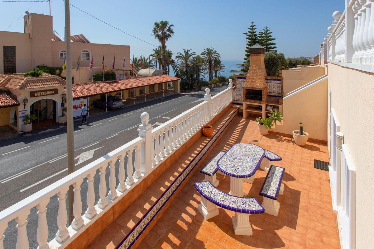 4 Bed Detached Villa in Torrevieja in Torrevieja, Detached Villa