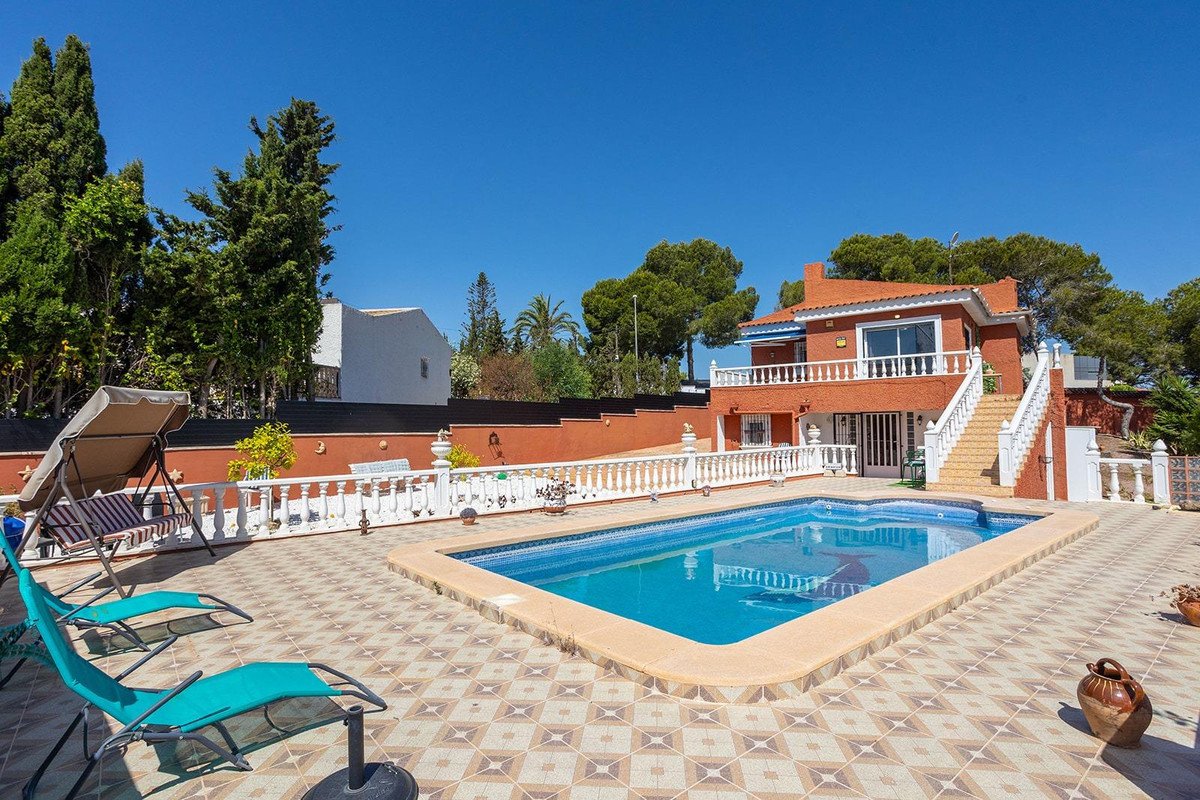 4 Bed Detached Villa in Torrevieja in Torrevieja, Detached Villa