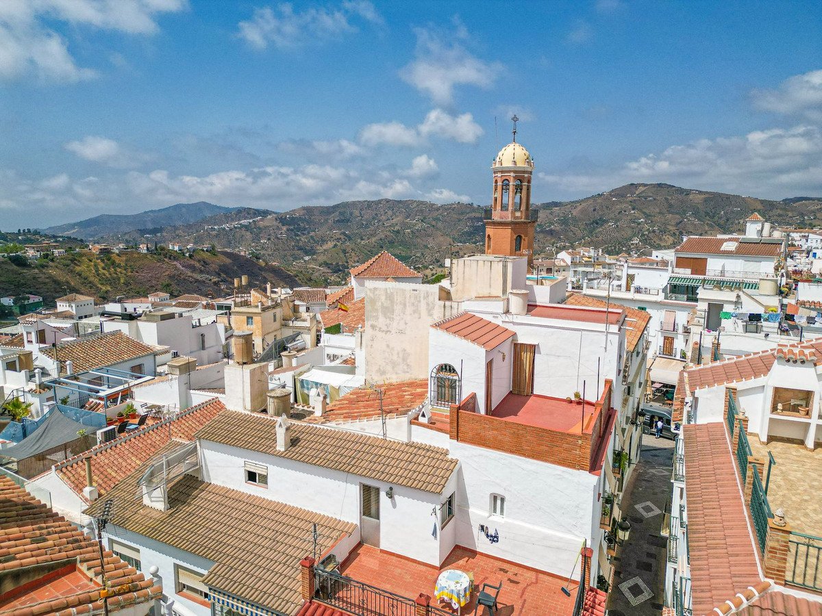 10 Bed Townhouse in Cómpeta in Cómpeta, Townhouse
