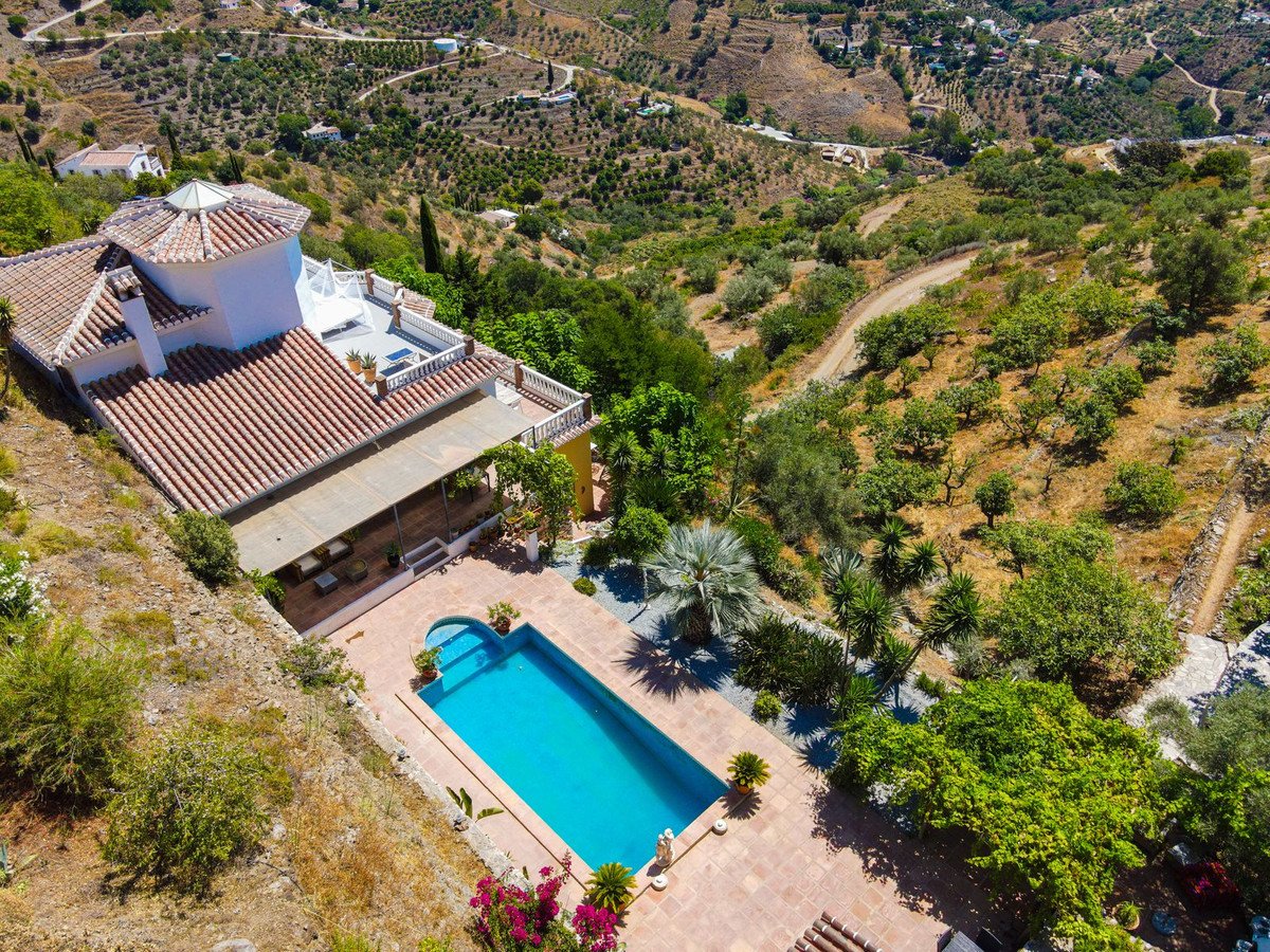5 Bed Detached Villa in Cómpeta in Cómpeta, Detached Villa