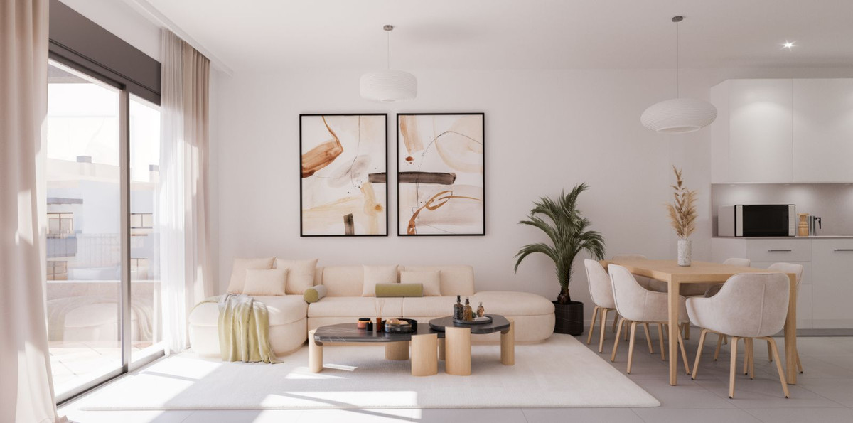 Lichte en ruime woon- en eetkamer in appartement Altair.