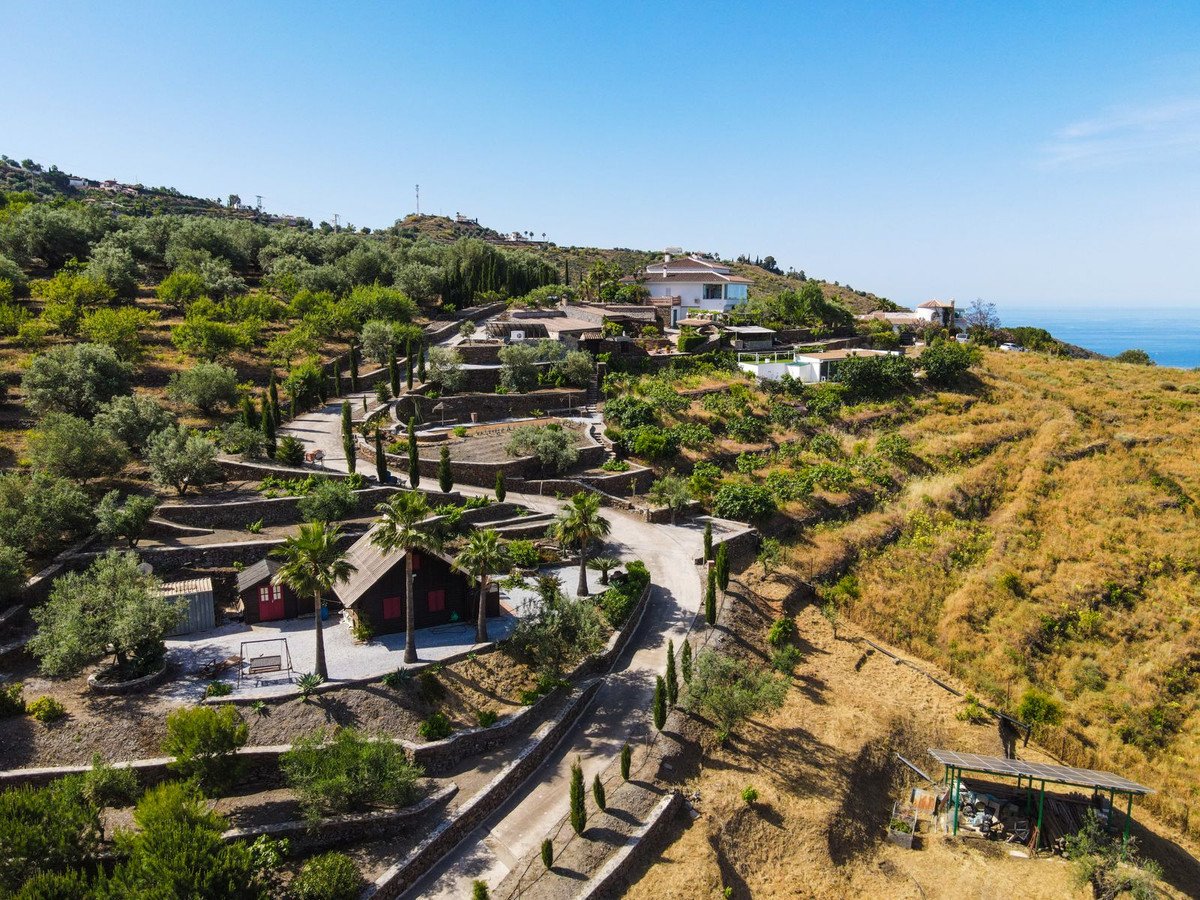 6 Bed Detached Villa in Sayalonga in Sayalonga, Detached Villa
