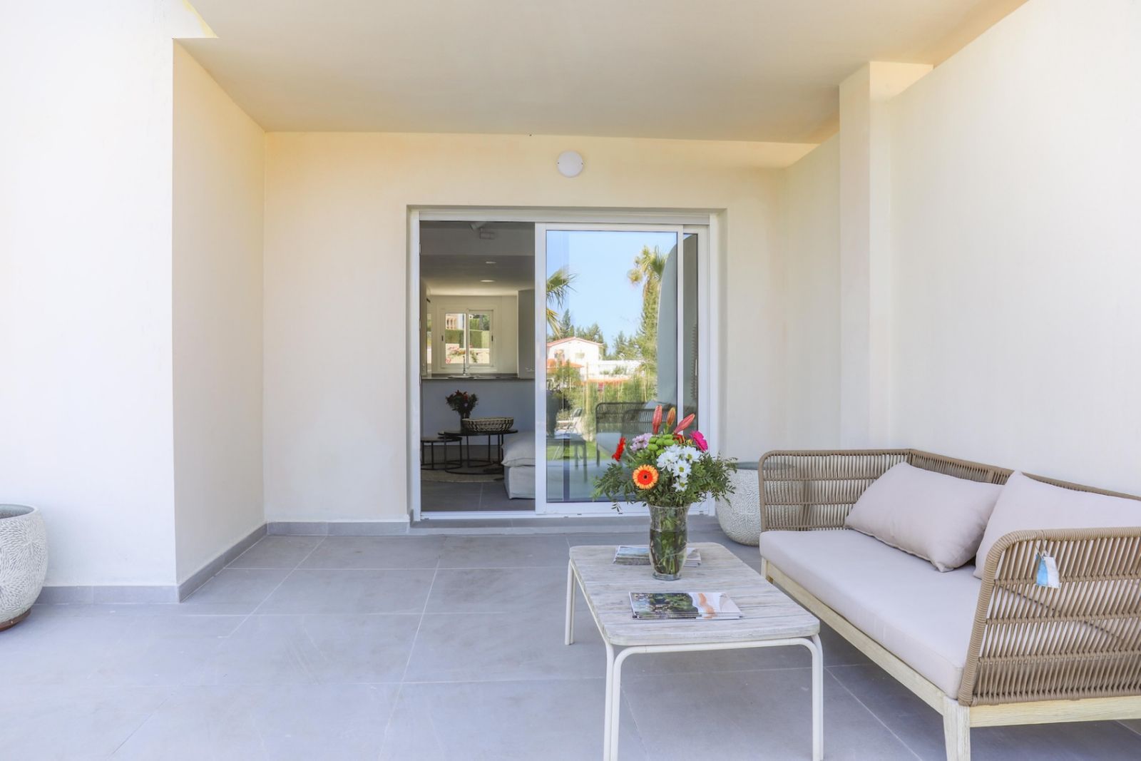 2 Bed Ground Floor Apartment in Tossal Gross في Tossal Gross — شقة