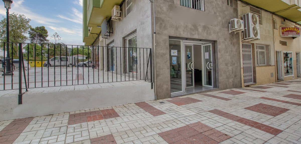 Commercial Premises in Algarrobo in Algarrobo, Commercial Premises
