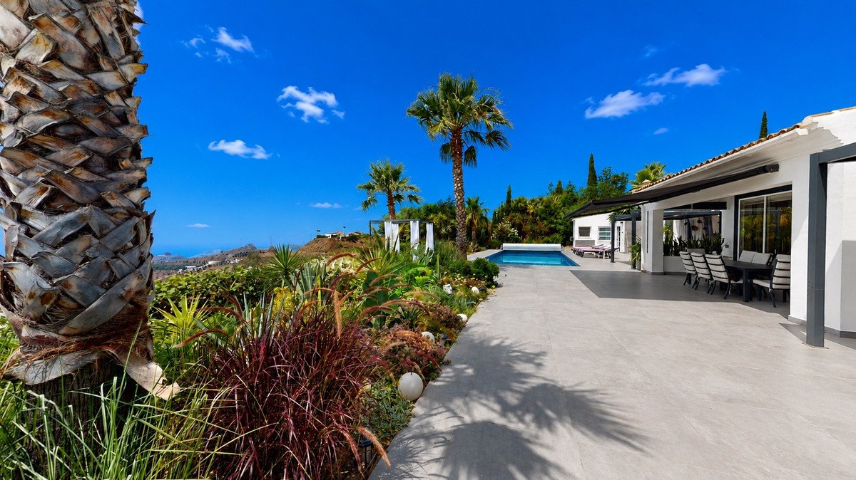 4 Bed Detached Villa in Algarrobo in Algarrobo, Detached Villa