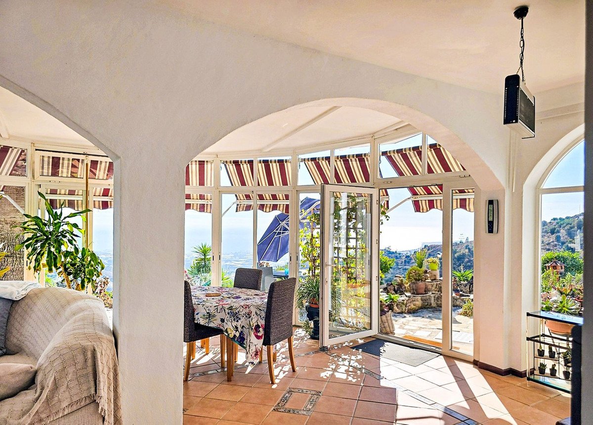 3 Bed Detached Villa in Arenas in Arenas, Detached Villa