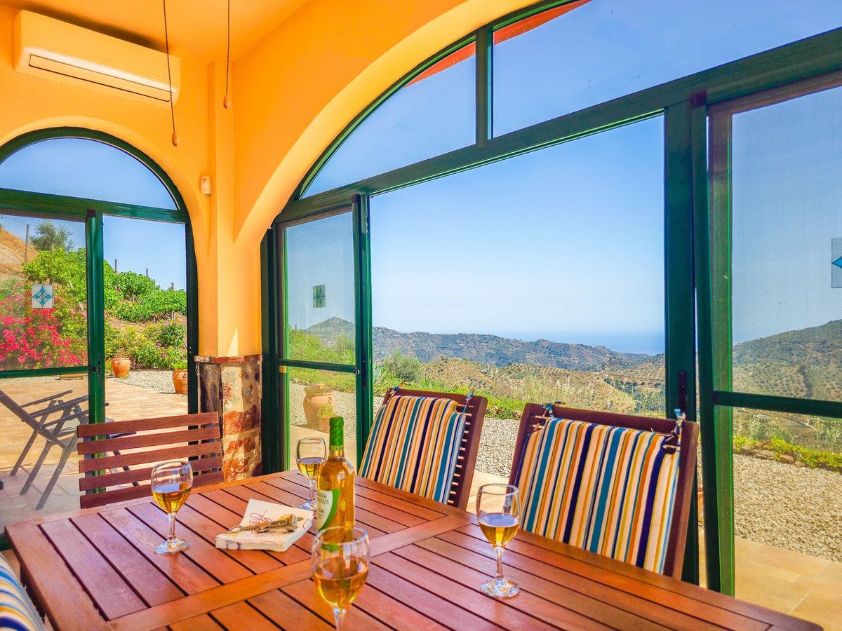 3 Bed Detached Villa in Arenas in Arenas, Detached Villa