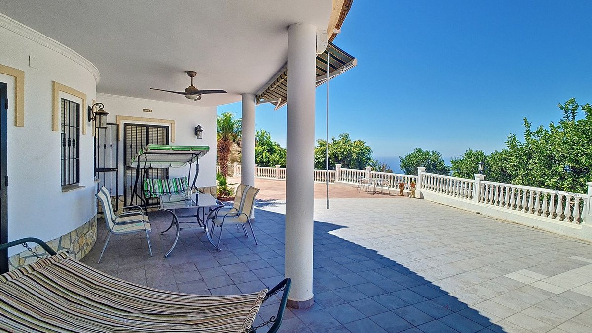4 Bed Detached Villa in Arenas in Arenas, Detached Villa