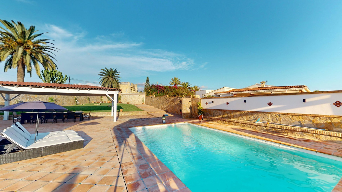4 Bed منزل شبه منفصل in Caleta de Vélez في Caleta de Vélez, تاون هاوس