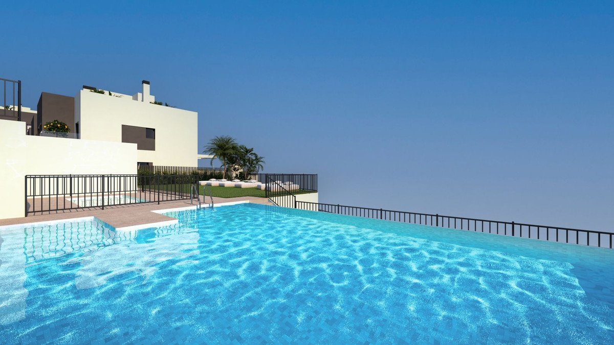 4 Bed Semi-Detached House in Torre del Mar in Torre del Mar, Semi-Detached House