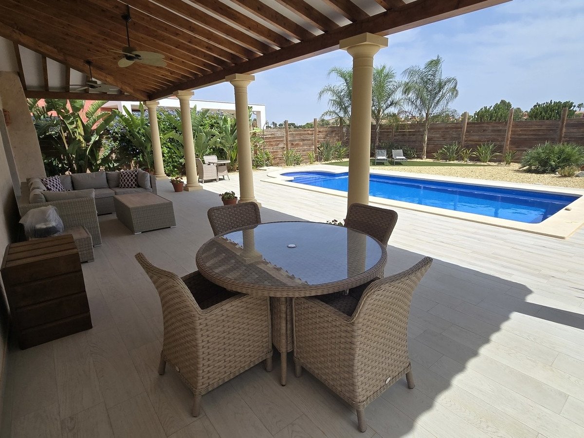 4 Bed فيلا مستقلة in Desert Springs في Desert Springs, 