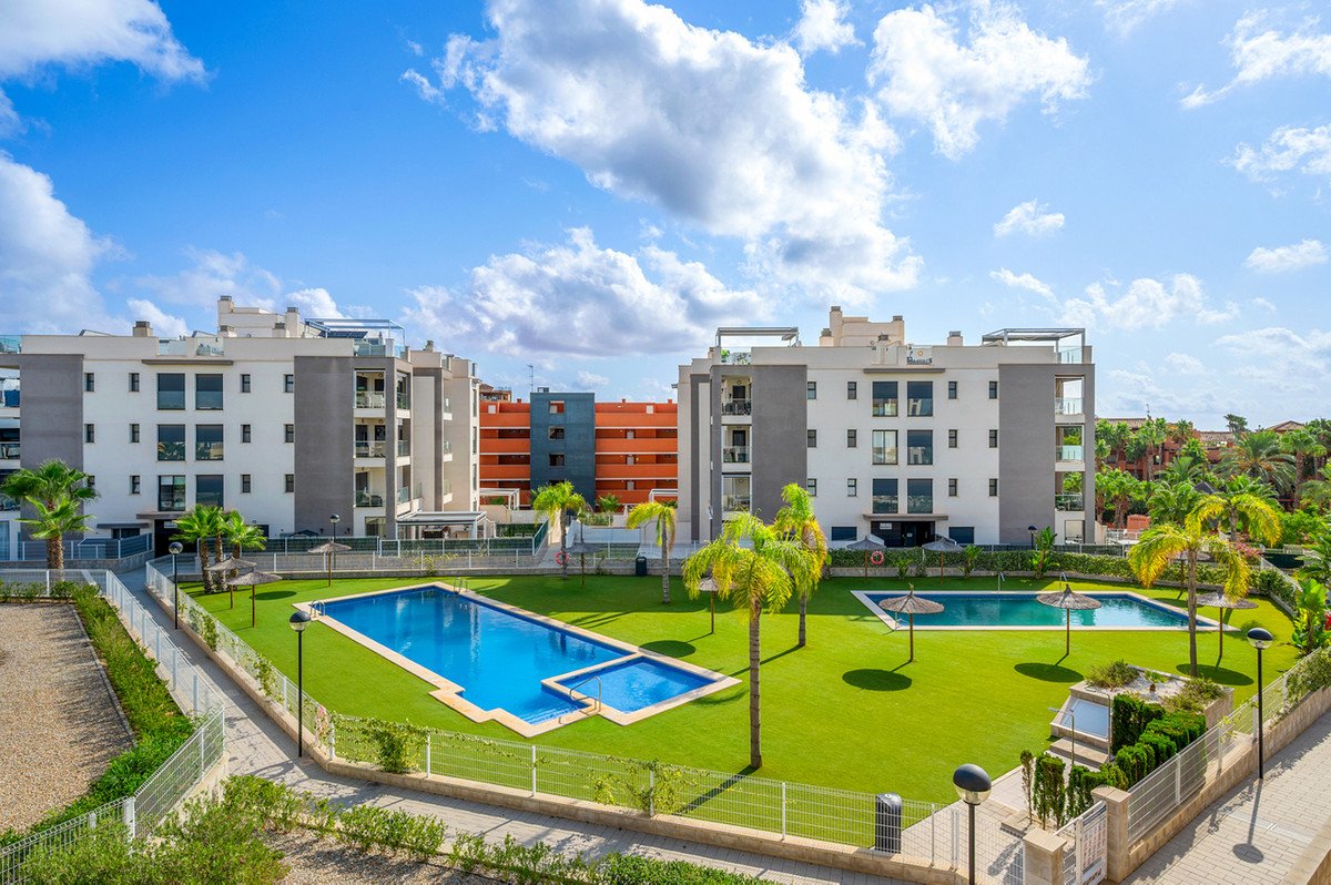2 Bed Middle Floor Apartment in Villamartin in Villamartin, Apartment
