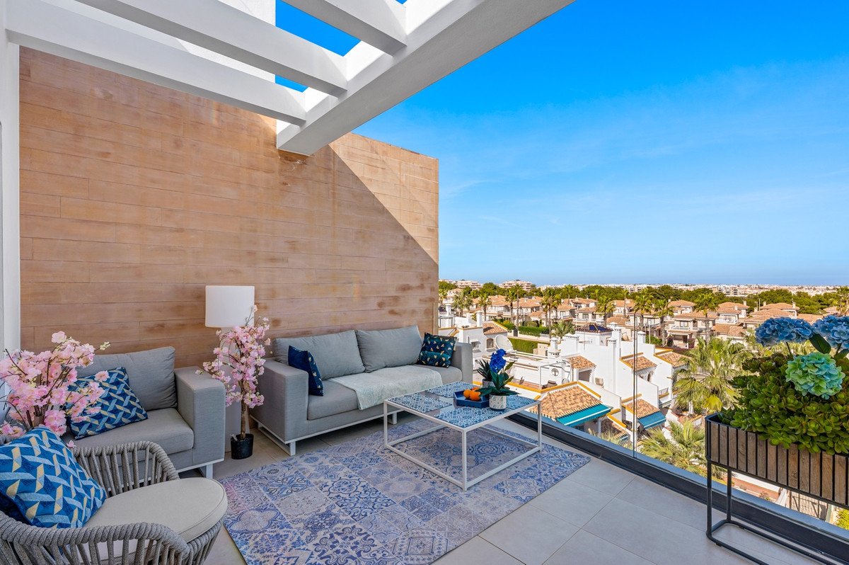 3 Bed Penthouse in Villamartin in Villamartin, Penthouse