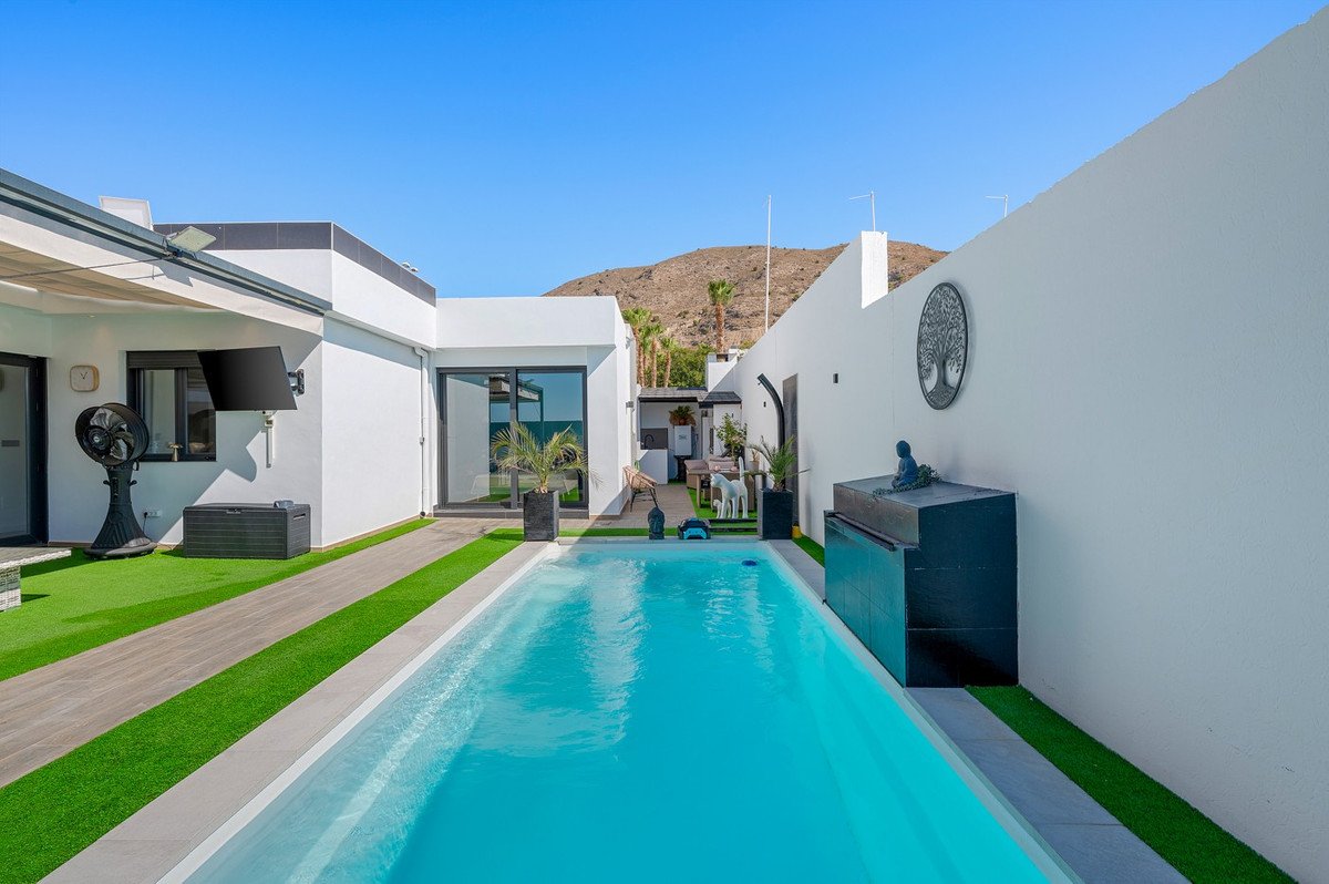 4 Bed Detached Villa in Fortuna in Fortuna, Detached Villa