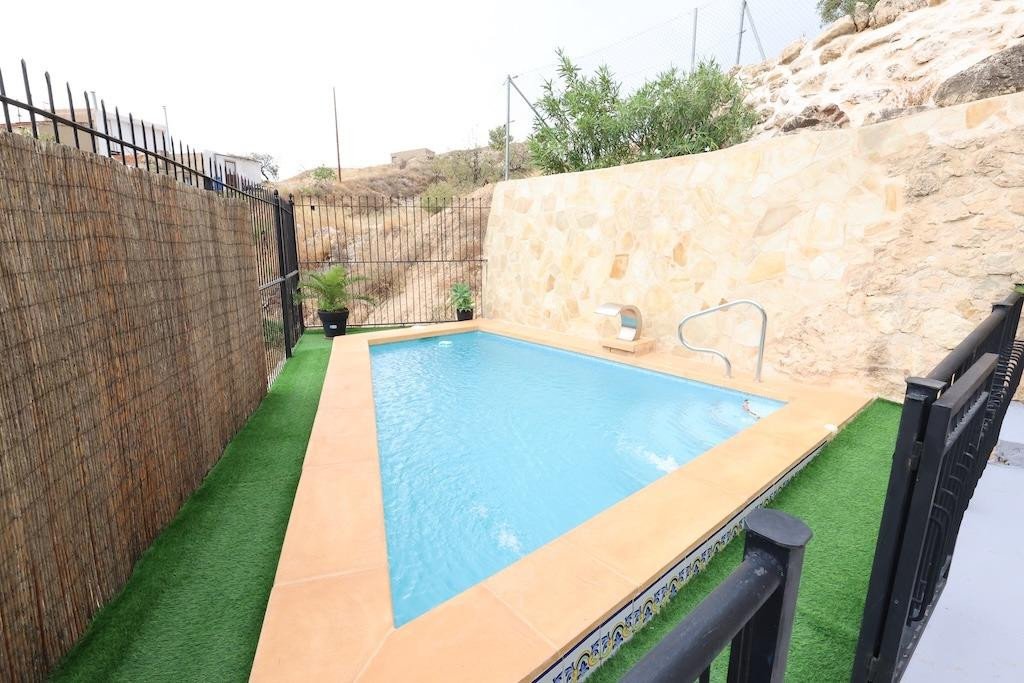 5 Bed Vrijstaande Villa in La Garapacha in La Garapacha, 