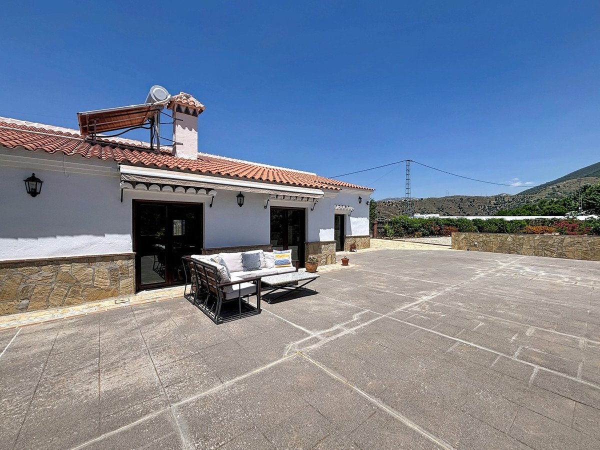 3 Bed Detached Villa in Canillas de Aceituno in Canillas de Aceituno, Detached Villa