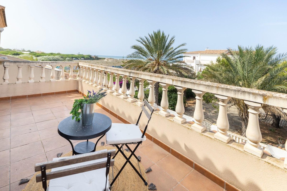 4 Bed Townhouse in Oliva in Oliva, Townhouse